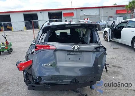 2018 Toyota Rav4 Xle из США, поврежденный, VIN JTMWFREV5JJ201342